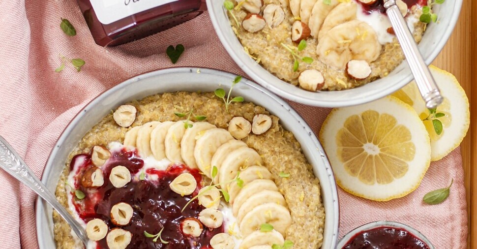 Quinoa-Porridge-Bowl mit Kirsche